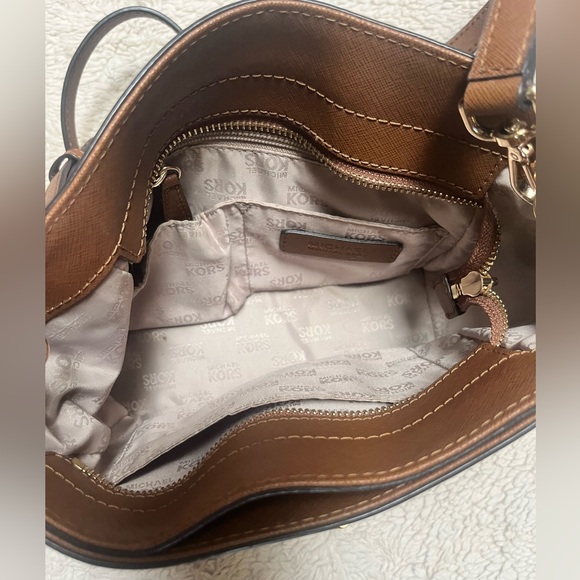 MICHAEL KORS Hamilton Traveler Saffiano TZ MD Messenger Bag in Brown - Picture 7 of 9